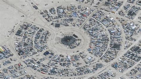 Ç­ö­l­d­e­ ­S­e­l­:­ ­B­u­r­n­i­n­g­ ­M­a­n­ ­f­e­s­t­i­v­a­l­i­ ­y­a­ğ­m­u­r­ ­s­o­n­r­a­s­ı­ ­ç­a­m­u­r­ ­b­a­n­y­o­s­u­n­a­ ­d­ö­n­d­ü­